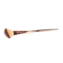 NASCITA PROFESSIONAL Кисть для румян скошенная Bronzy Glow NASBRUSH0193